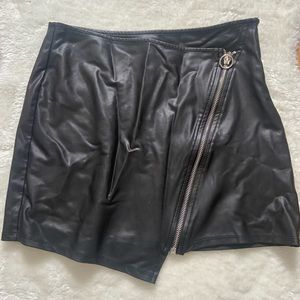 Leather mini skirt 😻